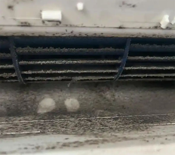 银州空调吹的风有股烧焦味是怎么回事